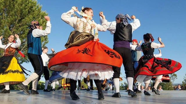 La Agrupación Folklórica de Guardo protagoniza un gran Festival de Jotas Tradicionales de la Montaña Palentina, en Tineo