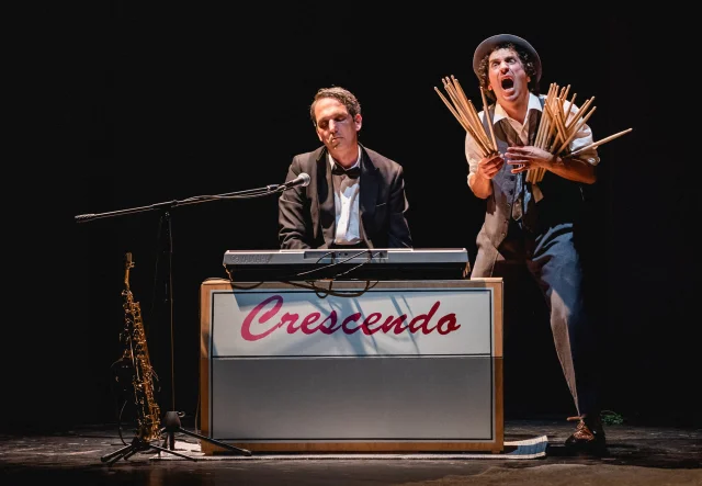 El arte llega a Tineo de la mano de la Compañía Garrapete